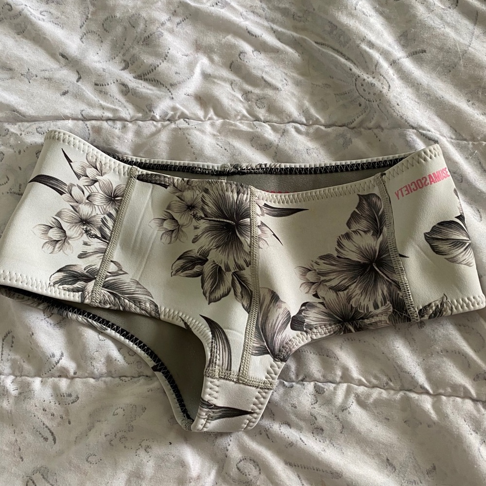 Surf bottoms